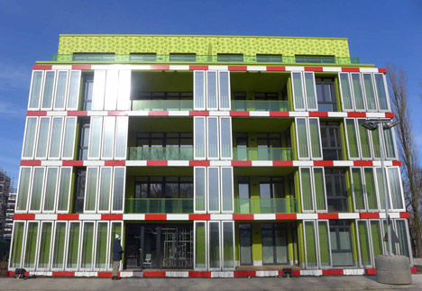 dezeen_Worlds-first-algae-powered-building-tested-in-Germany_2